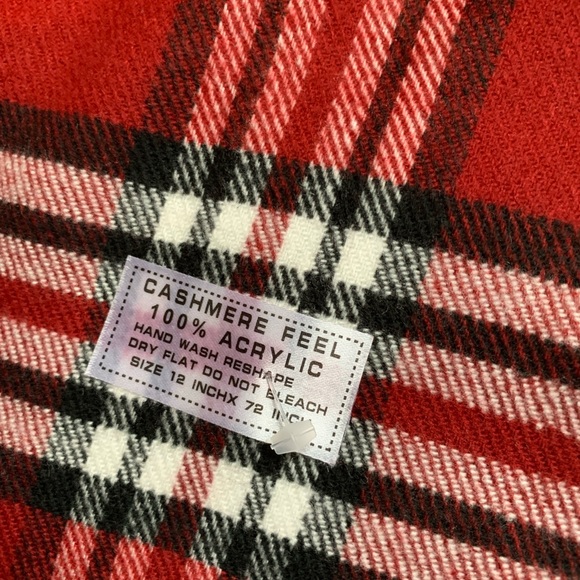 Gorgeous Hat and Scarf Set. - Picture 4 of 4